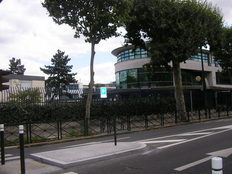 Collège Les Vallées (La Garenne-Colombes) Image 1